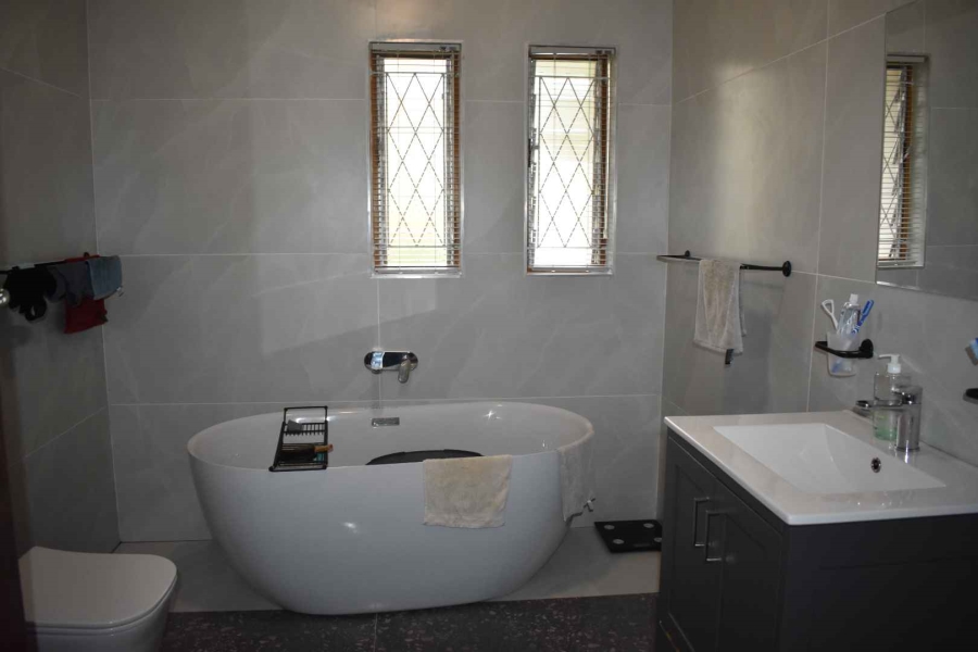 4 Bedroom Property for Sale in Beacon Bay Eastern Cape